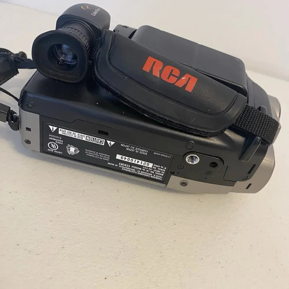 VTG RCA AutoShot Camcorder 300X Digital Zoom 5 Head Video W/ Case & Charger